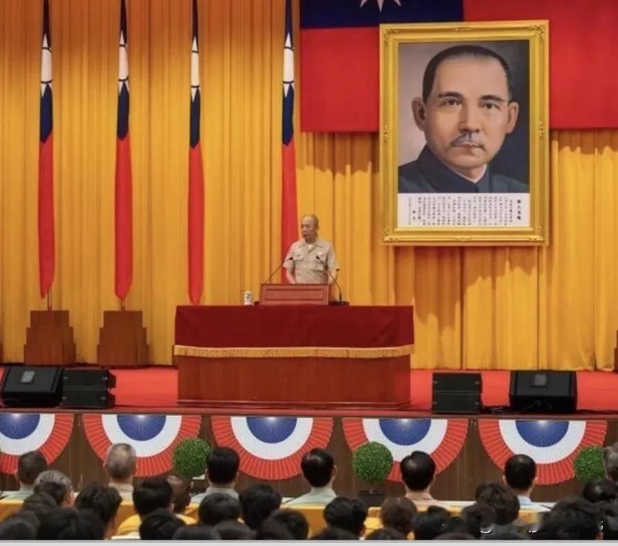 赖清德正一步步把台湾往冷战的旧时光里拽。台防务部门近期敲定，从今年起全面恢复所谓
