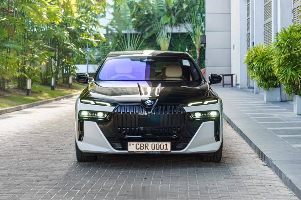 BMW I7 M Sport •2024 Manufacturerd黑白配大7我
