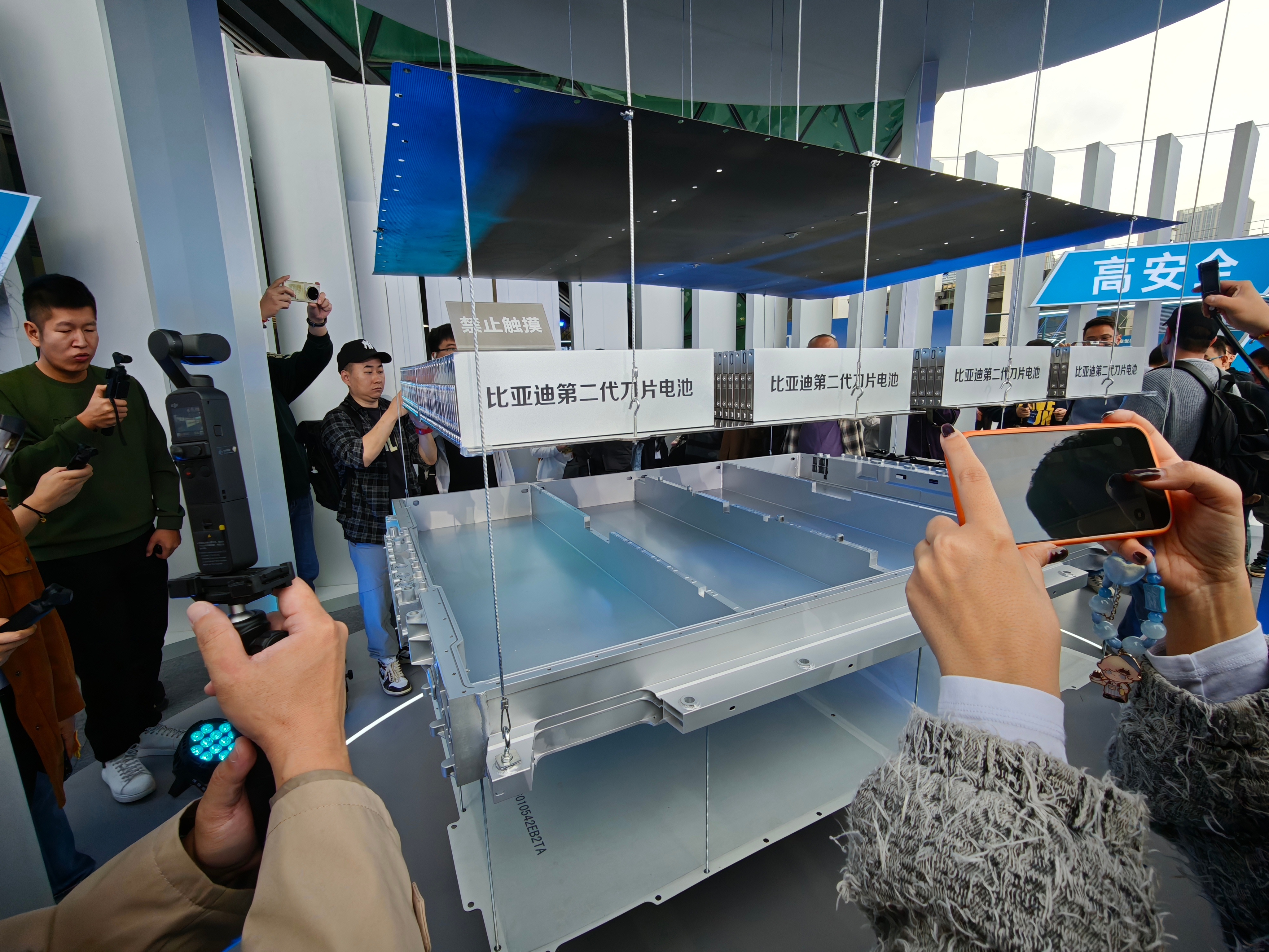 比亚迪的二代刀片，这是真的能影响到汽车界的东西 