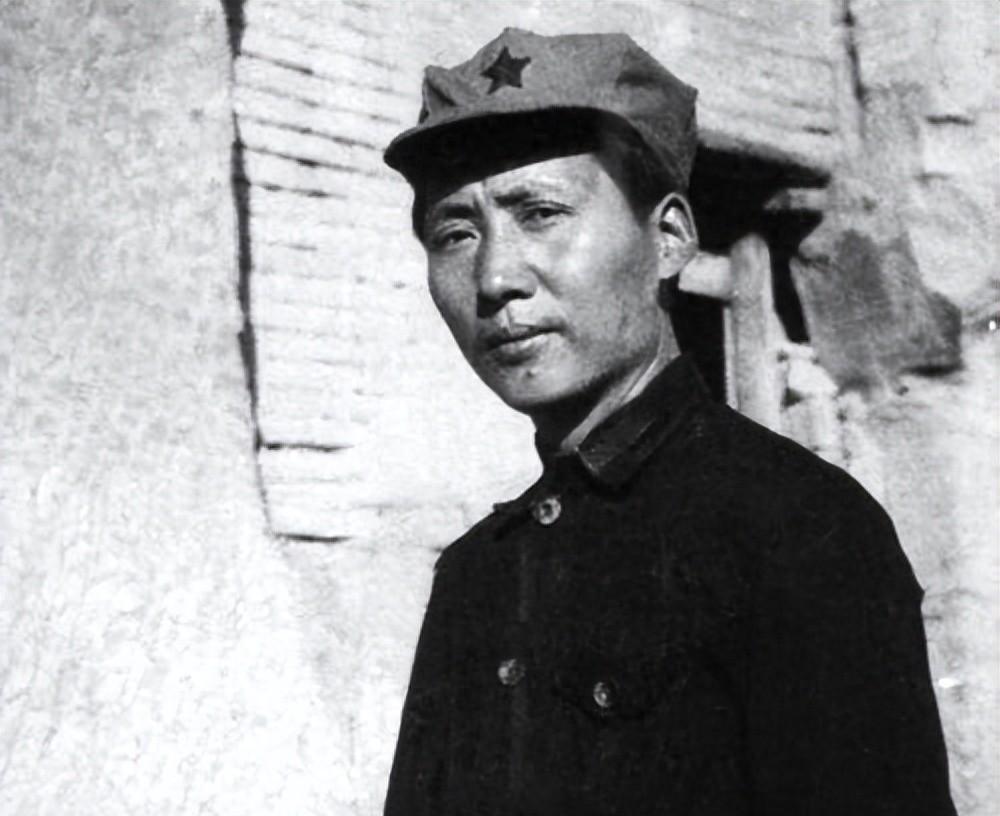 罗素主张通过教育改造中国社会，毛主席为何坚持不同意见，这背后有哪些历史和理念考量