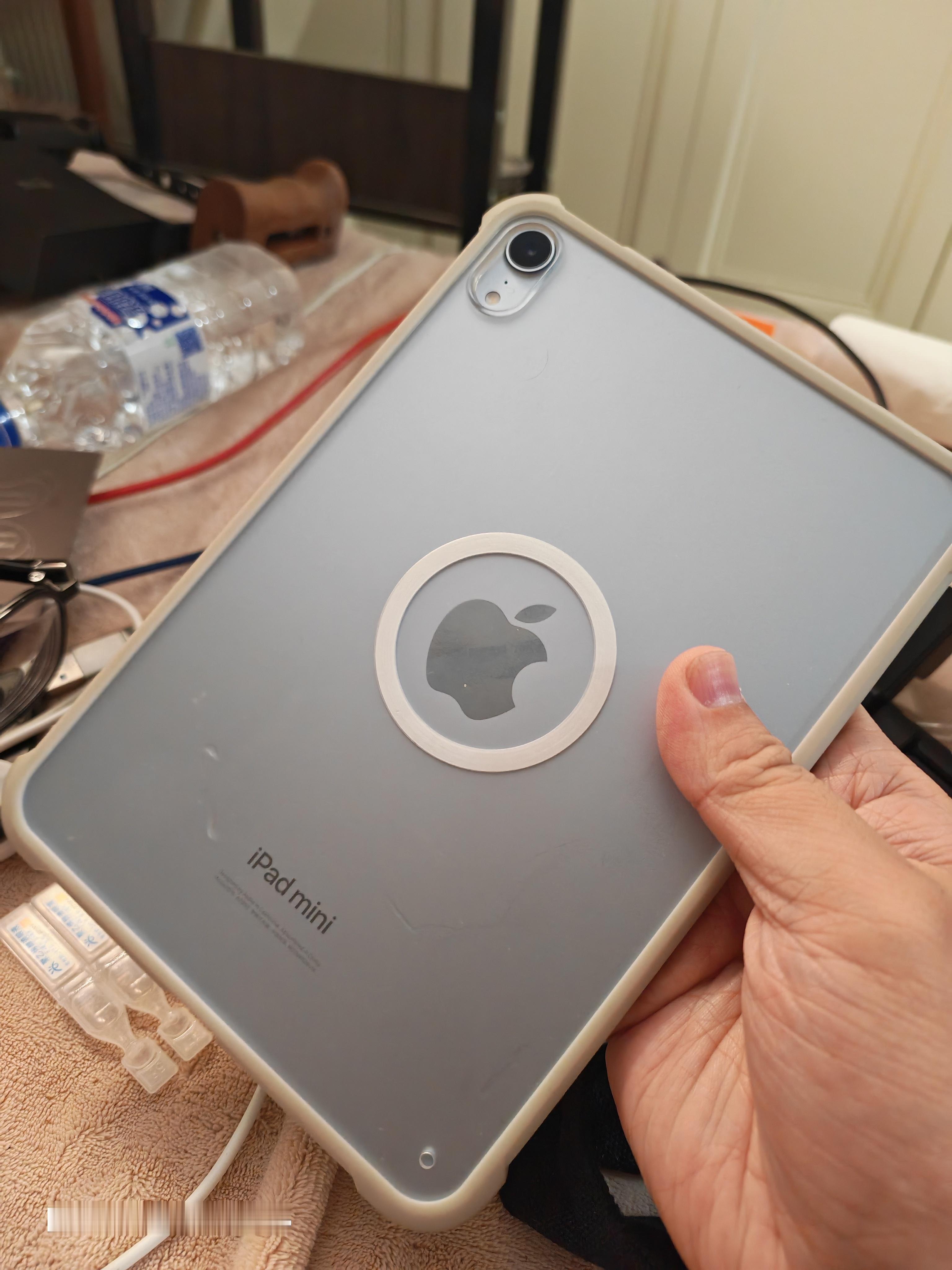 当我告诉自己买iPad是为了提高效率我明确我的iPad是娱乐用，所以我买个min