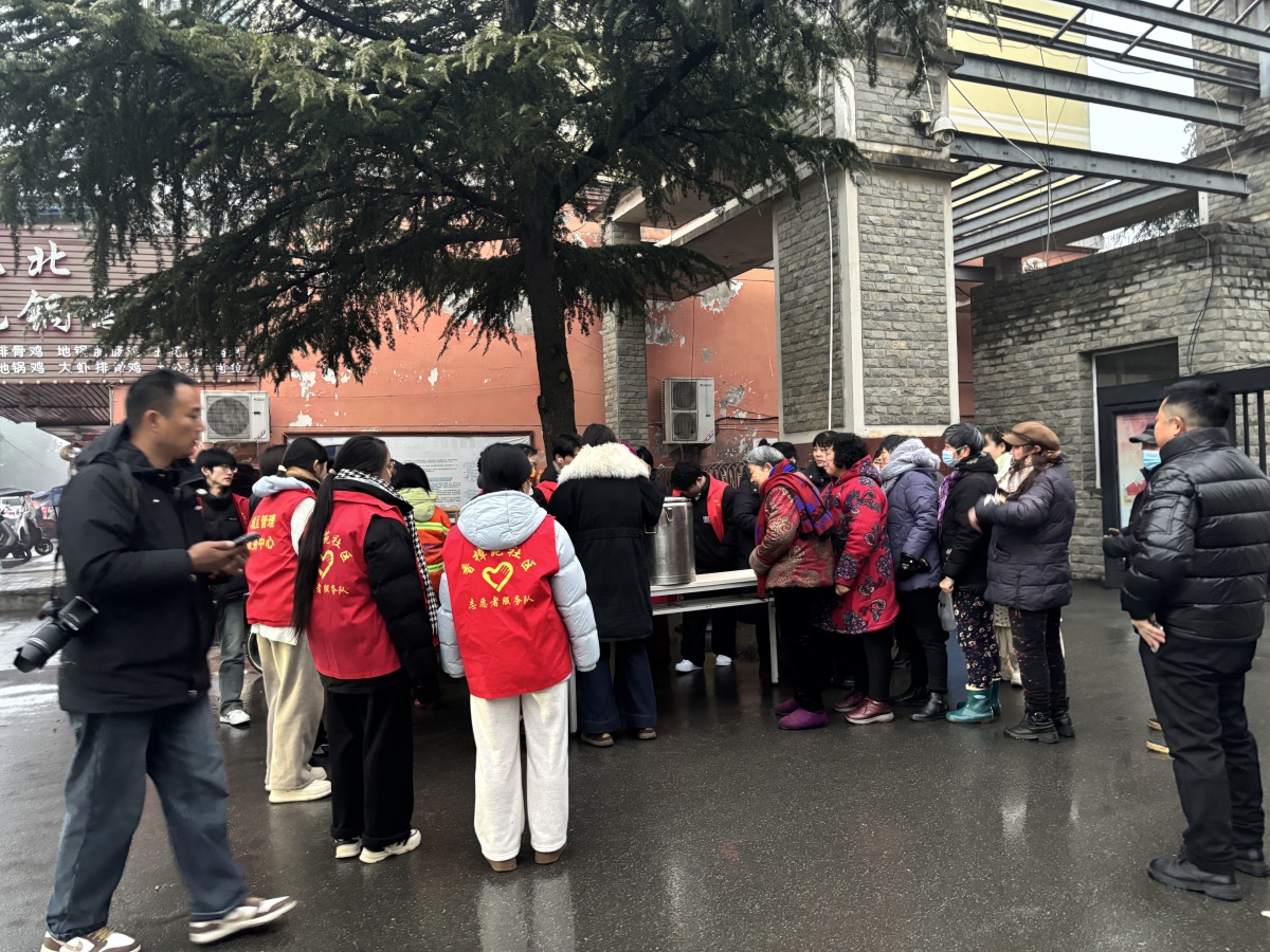 信阳固始县番城街道办事处：粥香暖腊八 邻里情更浓