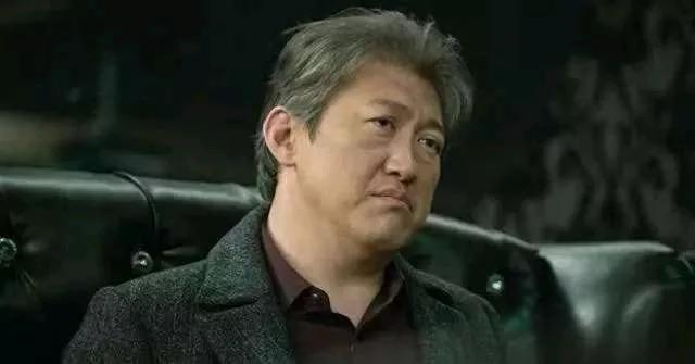 1997年，王千源开了一家饭馆，李乃文和赵春羊去吃饭，吃完后，赵春羊擦擦嘴就走，