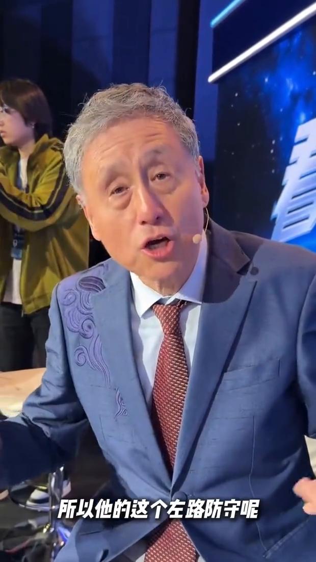 这场比赛哥伦比亚占据着明显的优势。上半场哥伦比亚把杰罗放到偏左路，包括迪亚斯都在