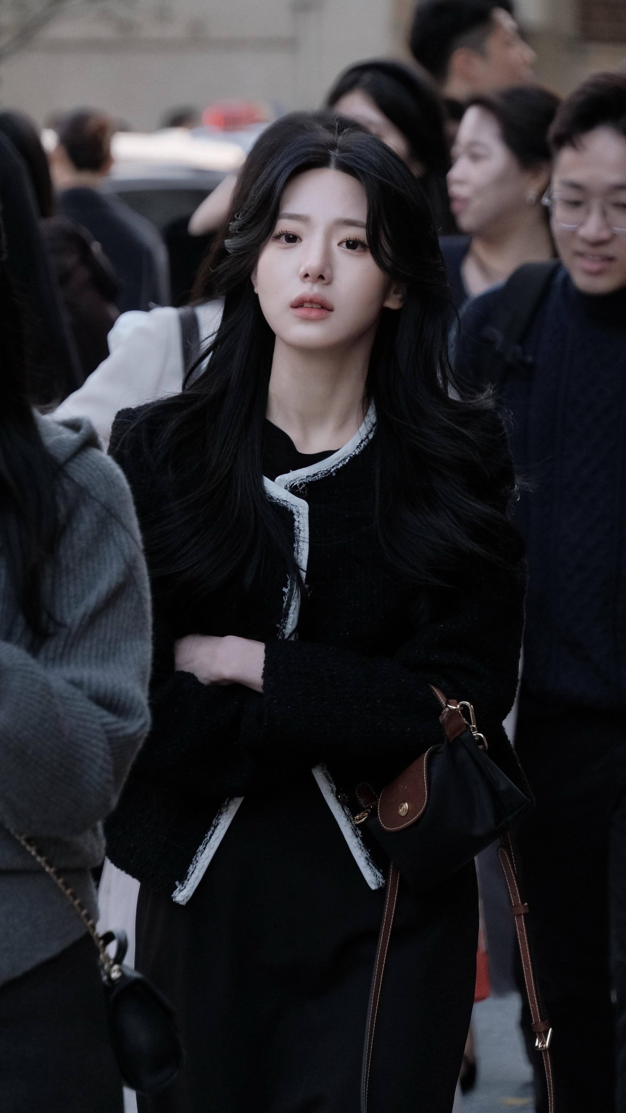 上海街拍。首图小姐姐好像那种韩剧大女主啊！！而且每个小姐姐看起来都香香软软的！！