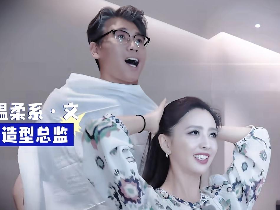 真没想到，连佟丽娅都有白头发了

8 月 21 日《大哥小助理》节目里，李乃文凑