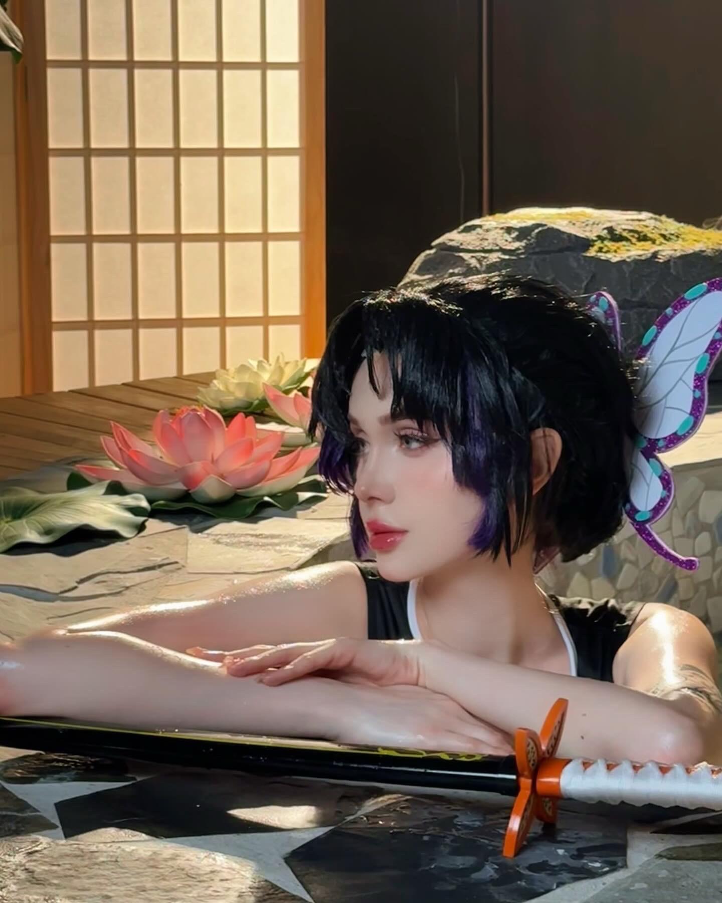 忘记发了拍蝴蝶忍泳衣装的花絮✊🏻