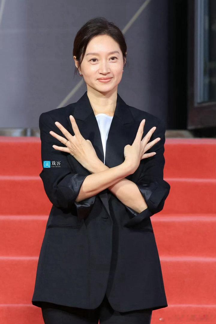 沈佳妮人低调作品高调沈佳妮戛纳归来平遥双片入围🎬沉寂不代表退场！沈佳妮携双片入