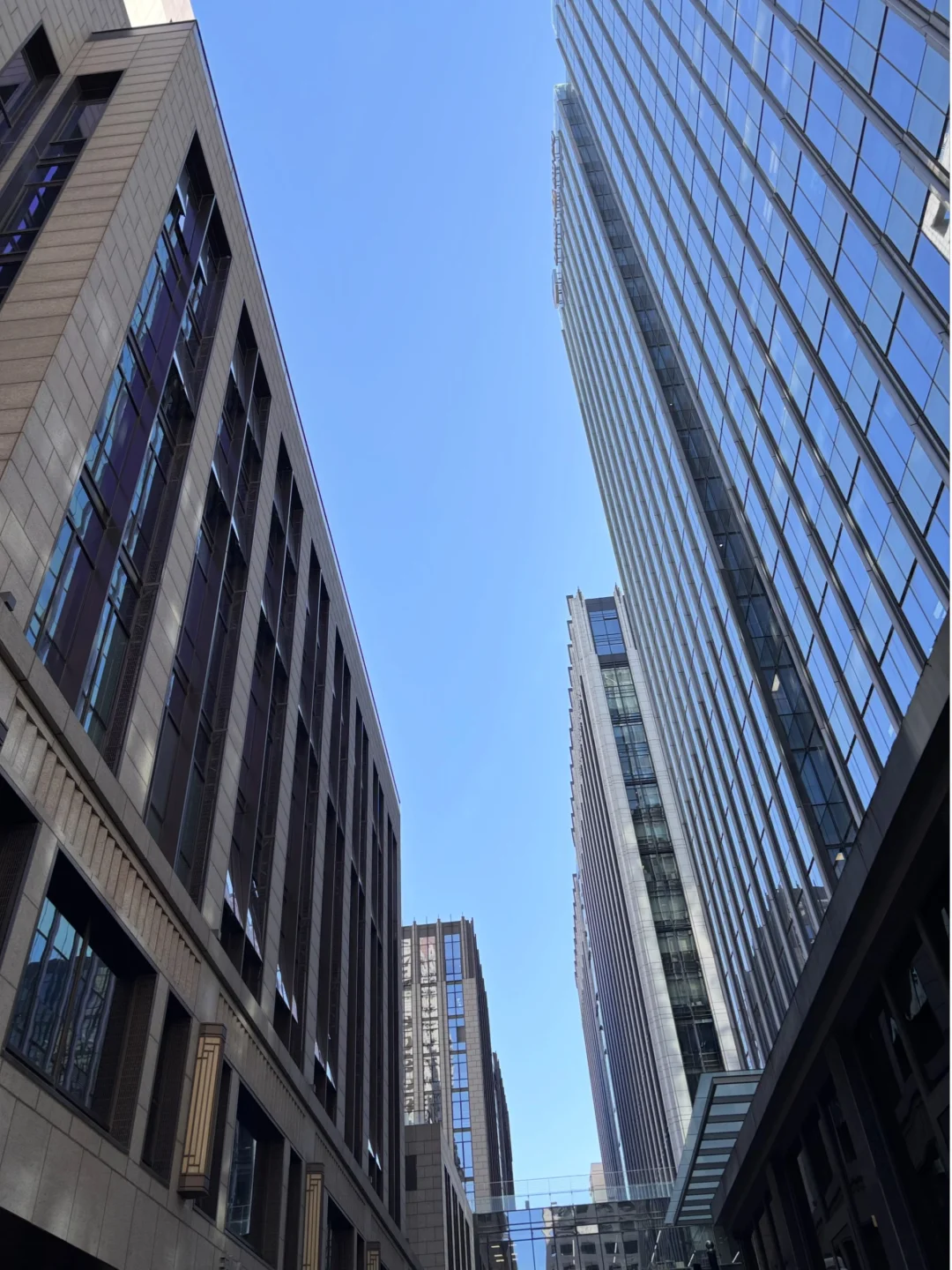 我发现男生对女生真心的喜欢一定是小心翼翼