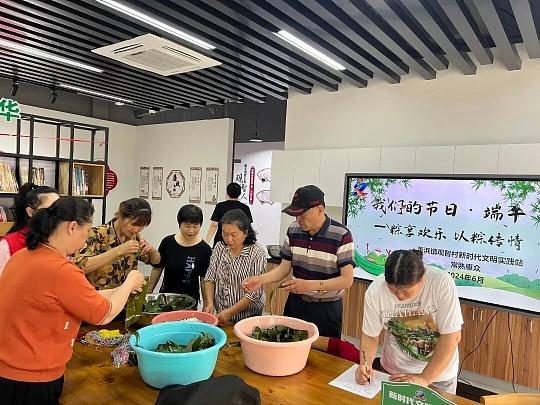 各位看官今天唠唠常熟端午嘛，吃啥？ 粽子啊！老一辈讲“吃了端午粽，再把棉衣送”。