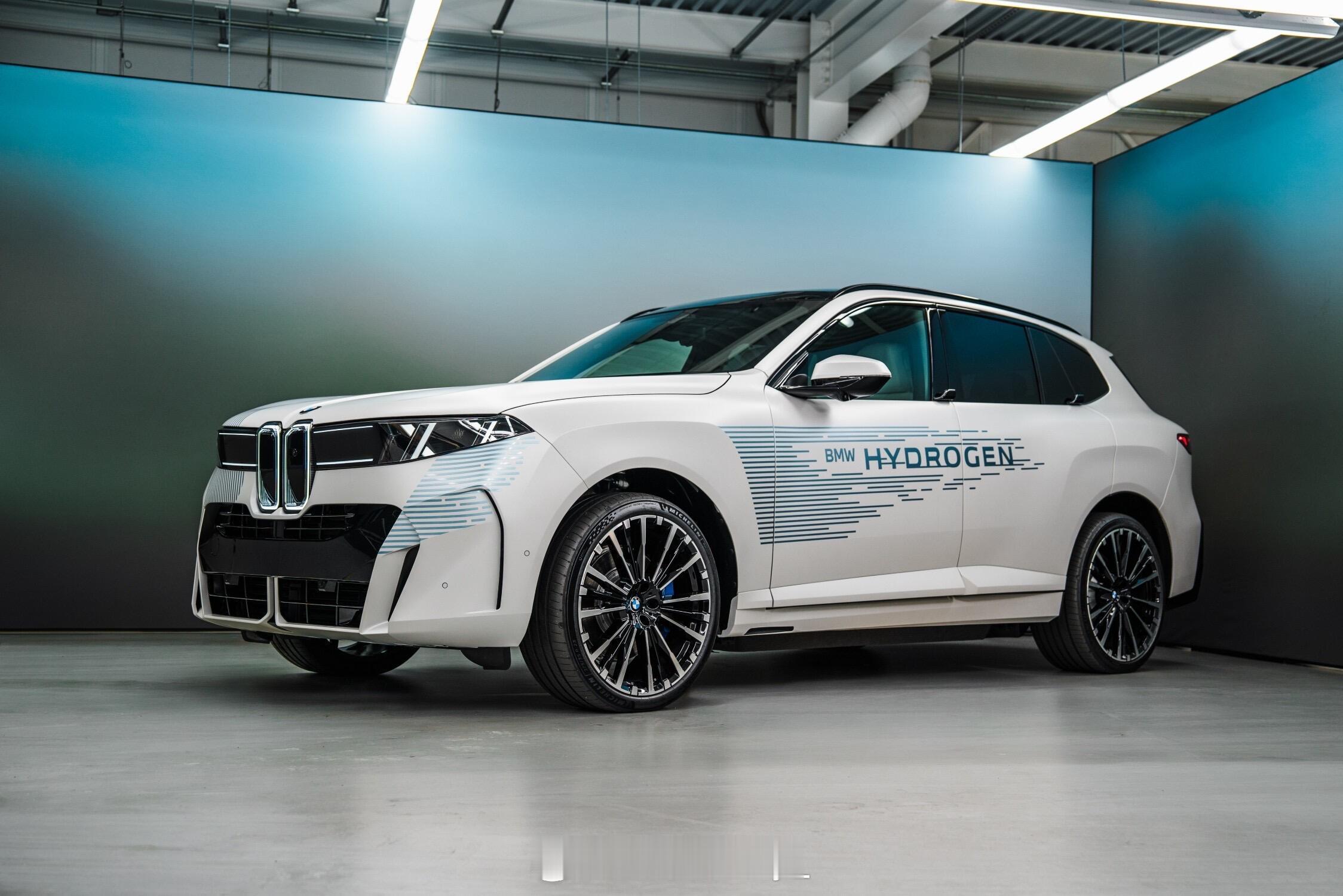 大v聊车 BMW iX5 Hydrogen搭载了宝马史上容量最大的动力电池包，其