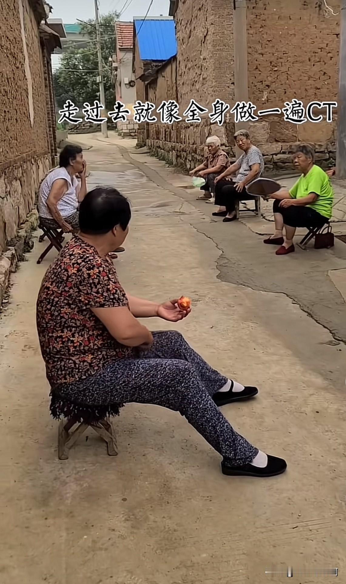 [捂脸]
我是深有感触，我们后面高层那里也有这么一堆“移动人肉CT”，每次遛狗经