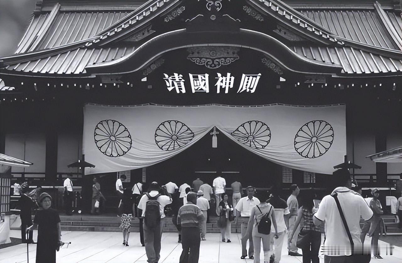 首先要明确：日本不是“总想着重返侵略”，而是右翼势力在历史清算不彻底、美国纵容、