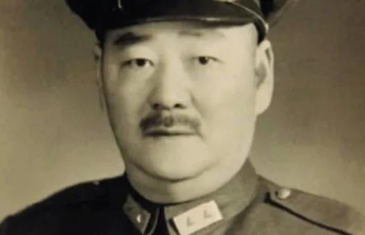 淮海战役那会儿，我军派出了刘帅、粟裕等豪华阵容，老蒋呢，却让刘峙去当徐州‘剿总’