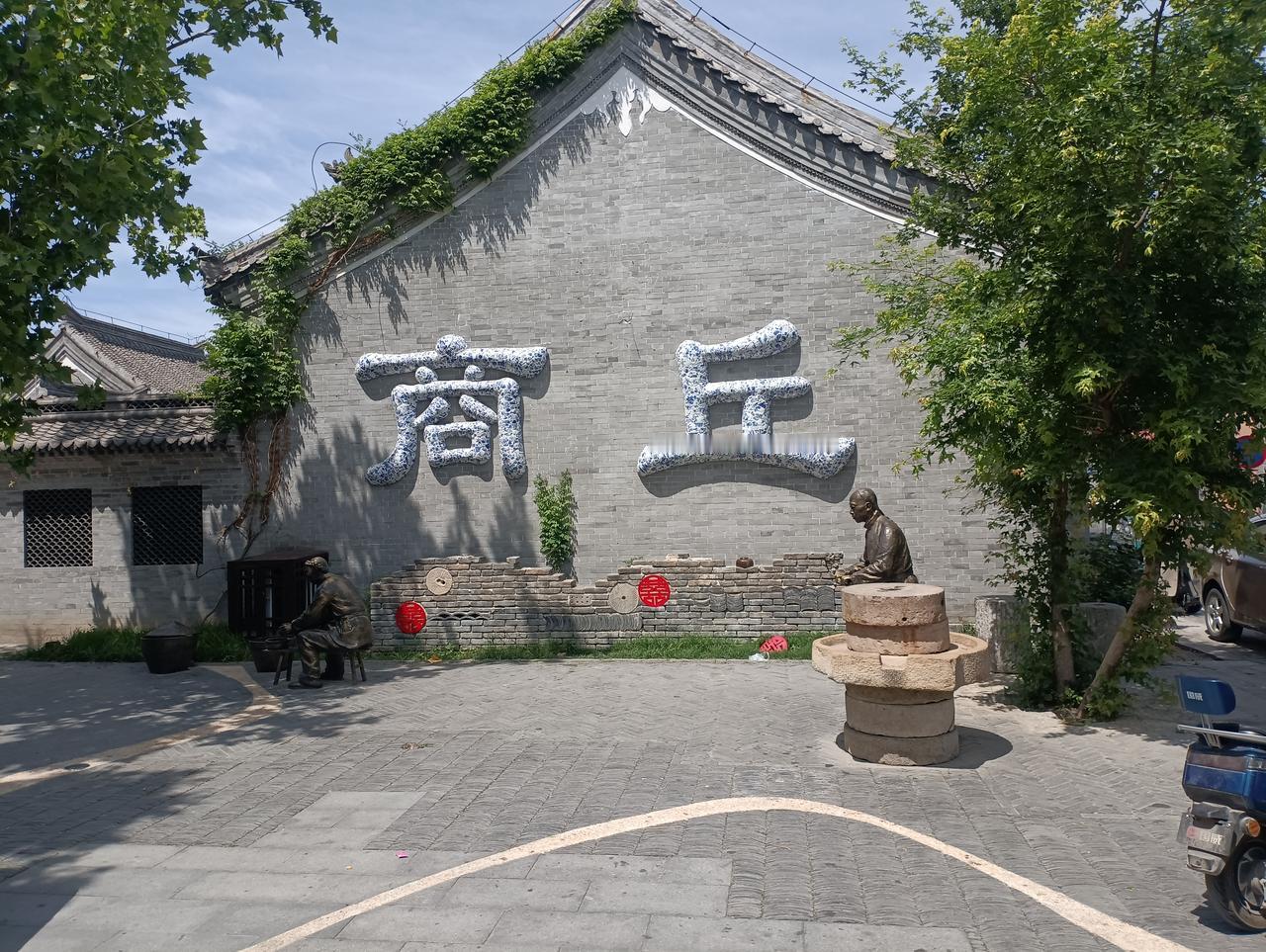 五一劳动节假期，中国历史文化名城——河南商丘，归德府城内人山人海，热闹非凡。
商