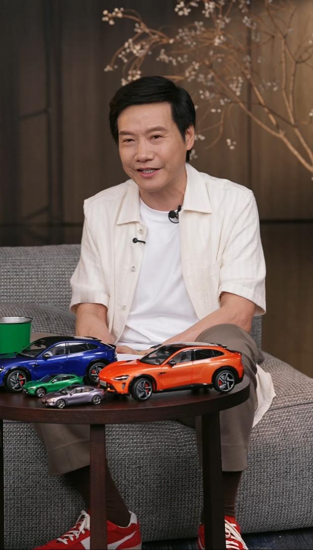 雷军：不理解为什么副驾都做得很舒服，有零重力座椅，二排甚至有的车三排都做得很好很
