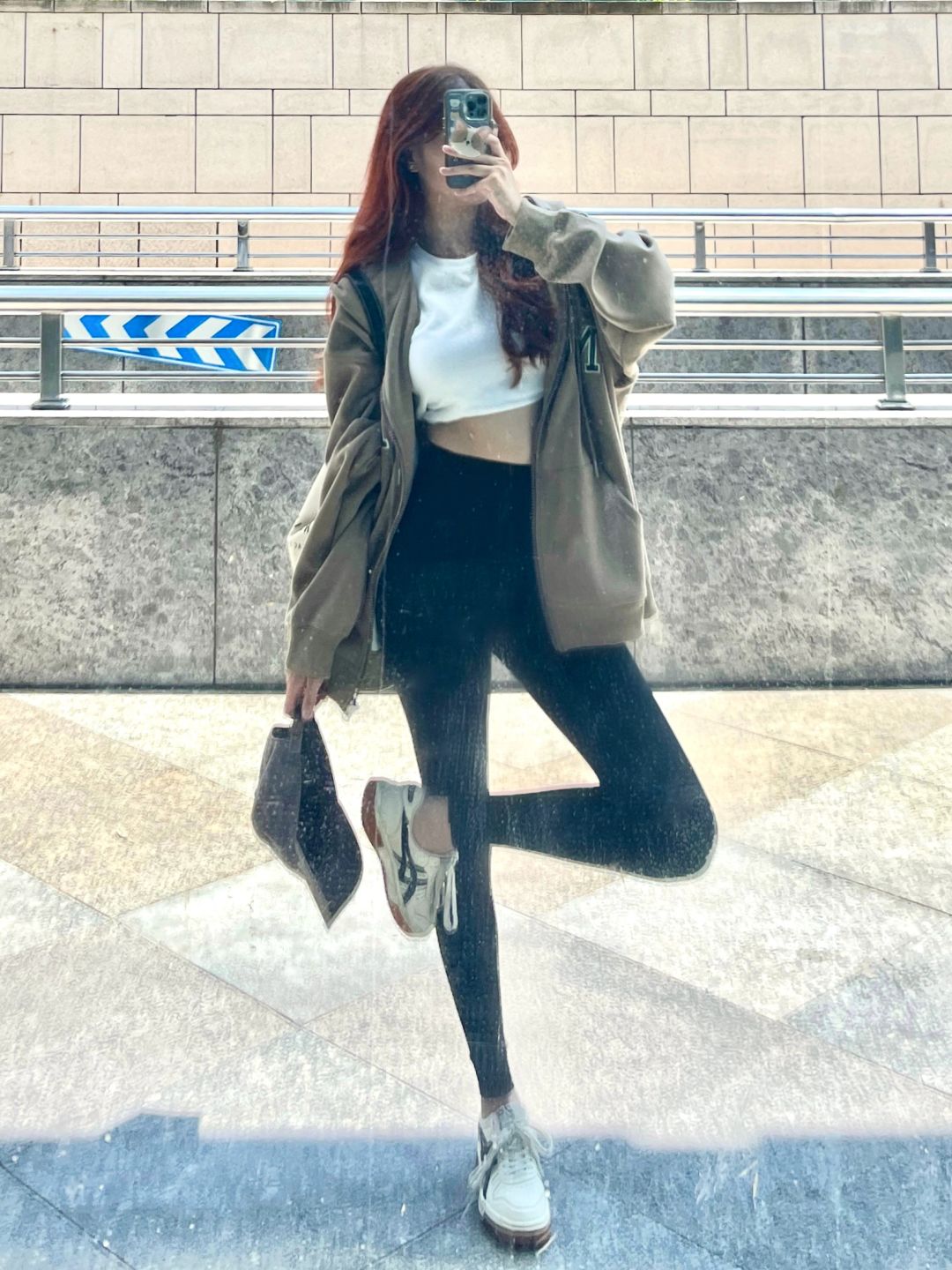 律师小姐姐|假期ootd|卡其hoodie➕鲨鱼裤！
