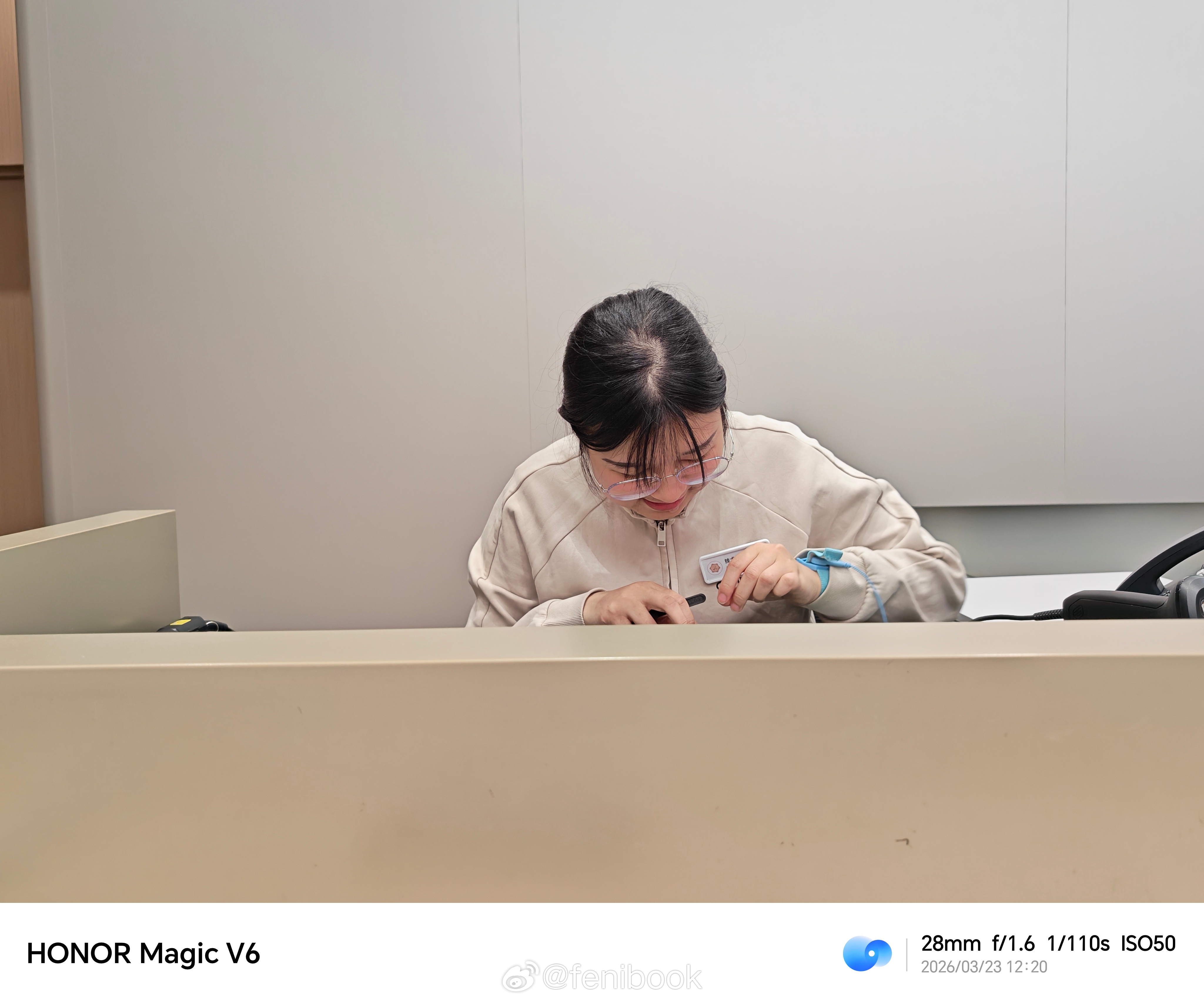 售后很少见有女工程师，哈哈，认真工作的样子