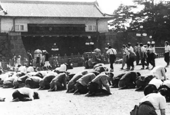 日本民众的思想大概率已经根深蒂固，若中日再次交手，日本很可能会紧跟“天皇”的决策