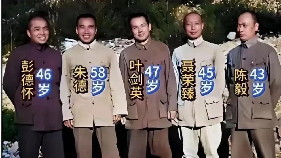 30年代，五位元帅在延安时期的一张留影。 