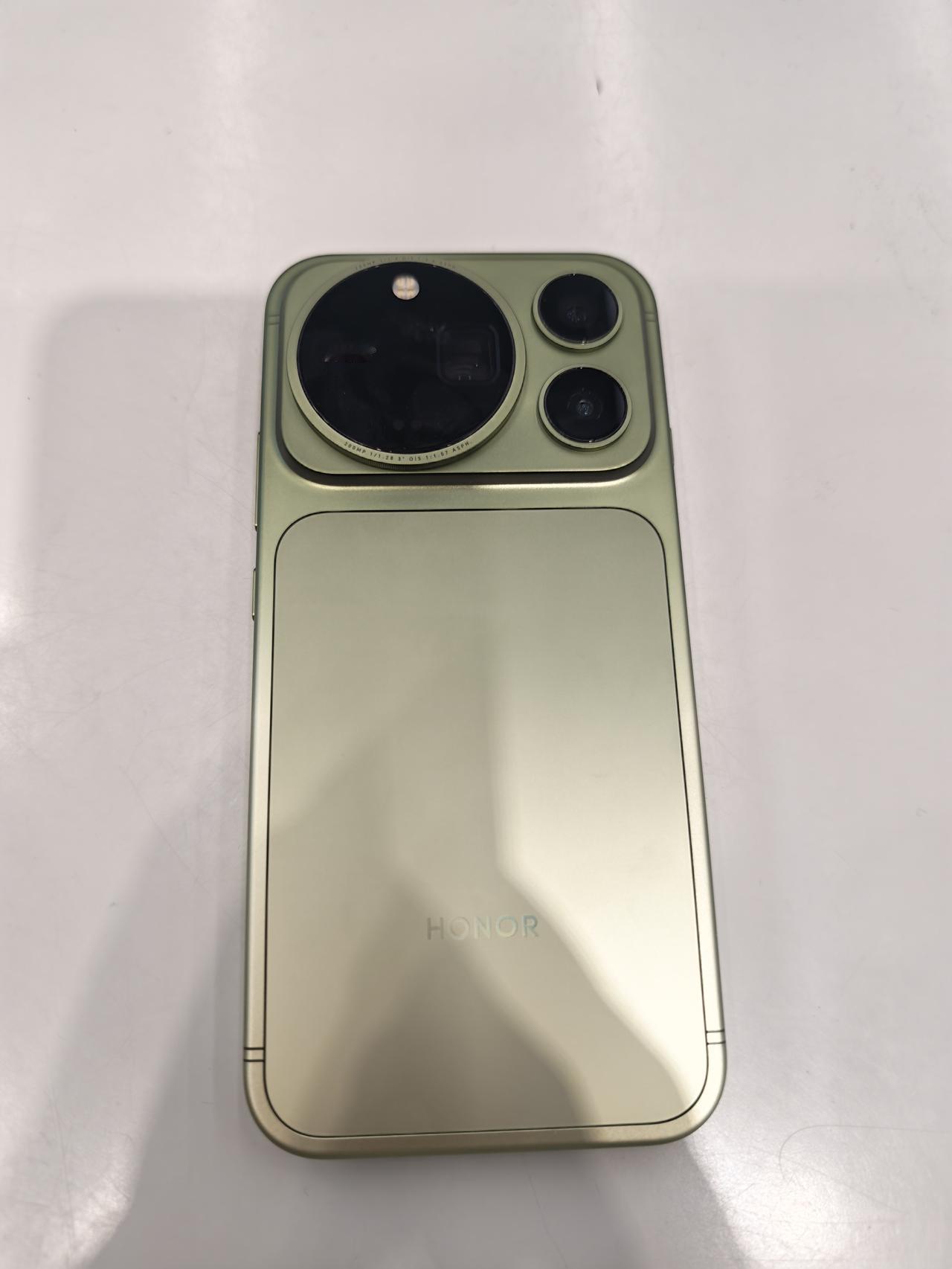 OMG！荣耀这次不靠中端走量，靠旗舰冲榜？
W40周份额数据出炉，荣耀跻身全品牌