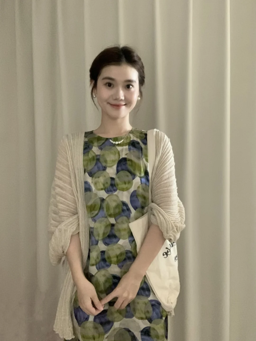 温婉明媚～把油画穿在了身上
