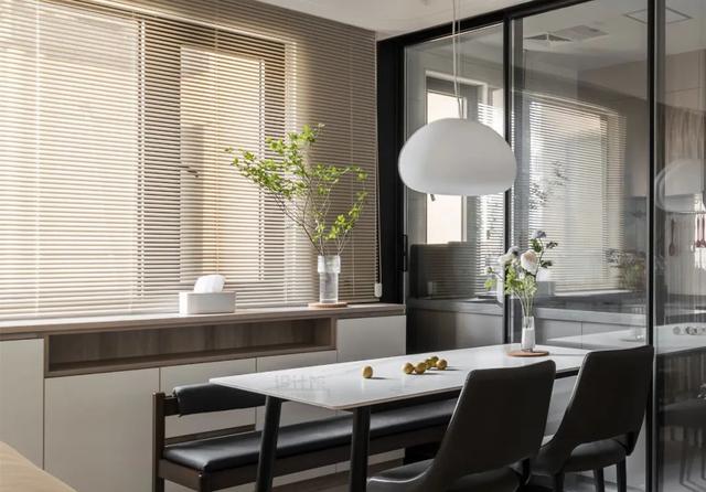 布帘、卷帘、百叶帘，你家的窗帘，准备怎么选？