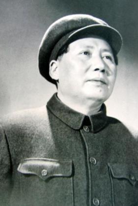 1981年，有人想动手否定毛主席，胡乔木提出不再称“毛主席”，改叫“毛泽东”，但