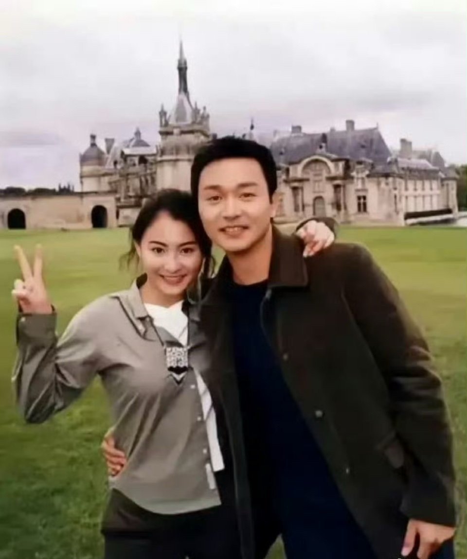 十九岁的张柏芝与张国荣，在那个没有美颜滤镜的年代，形象美的真实 ​​​