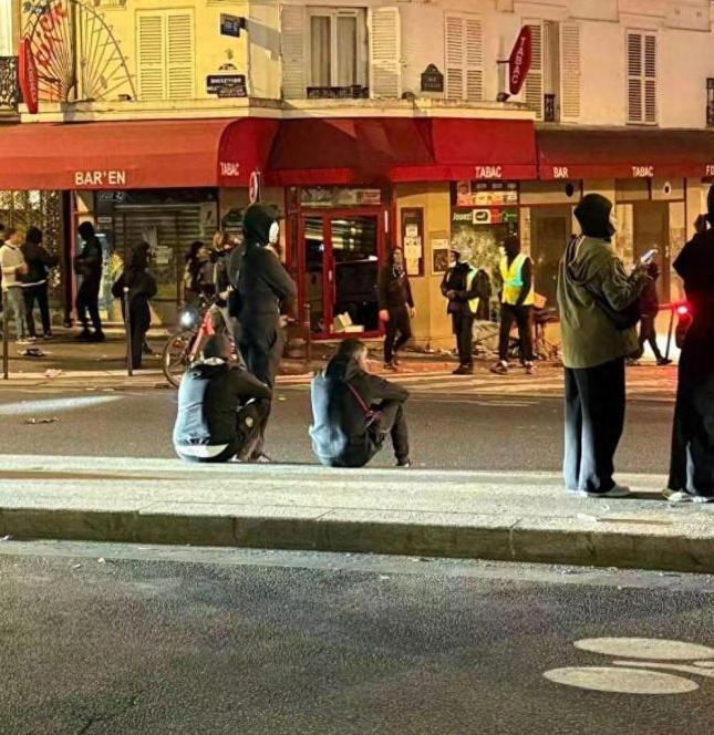 为何法国骚乱者洗劫了亚裔经营的店铺？有当地男子在采访中竟声称，亚裔店铺被针对是因