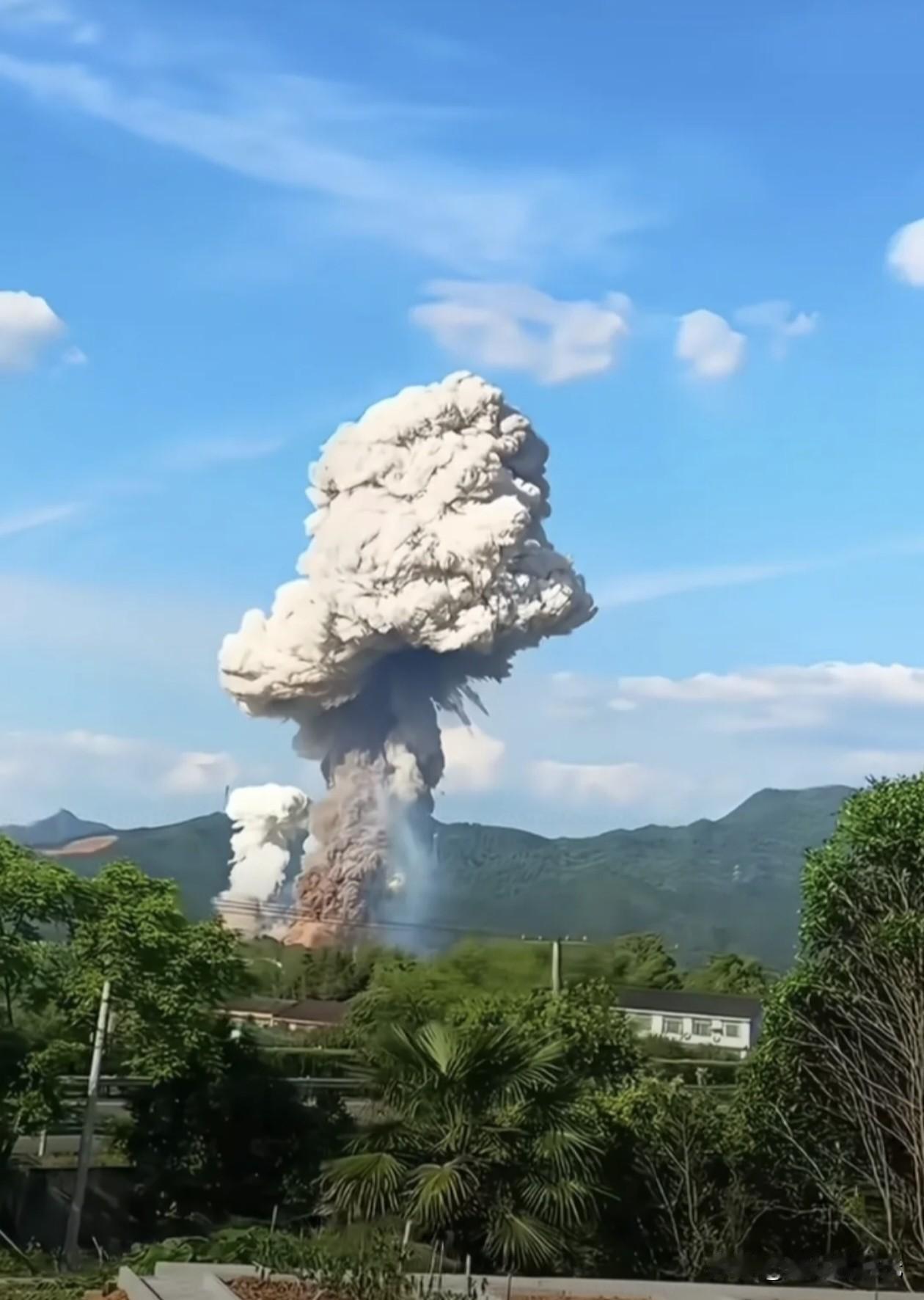 烟花爆竹厂会关闭吗？
   前些年，煤矿事故多发，见诸各大媒体，令人担忧！
  