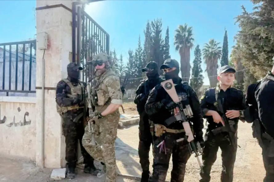 库尔德夹在中间太难了，伊朗直接开炮炸伊拉克库尔德地盘，警告放得狠到离谱，而库尔德