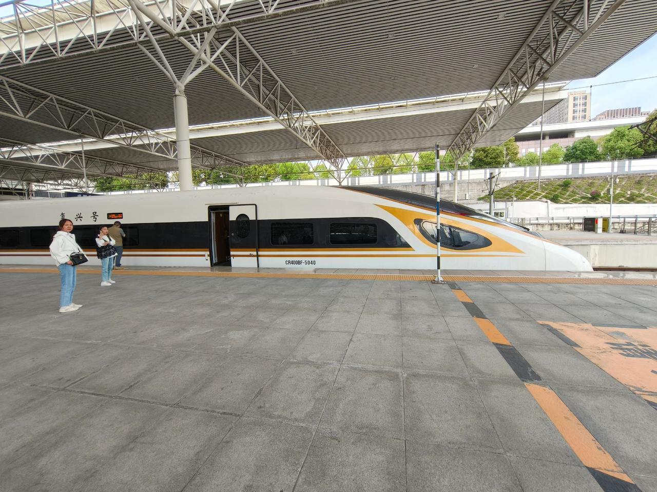 金凤凰，复兴号CR400BF交通强国铁路先行 复兴号 动车