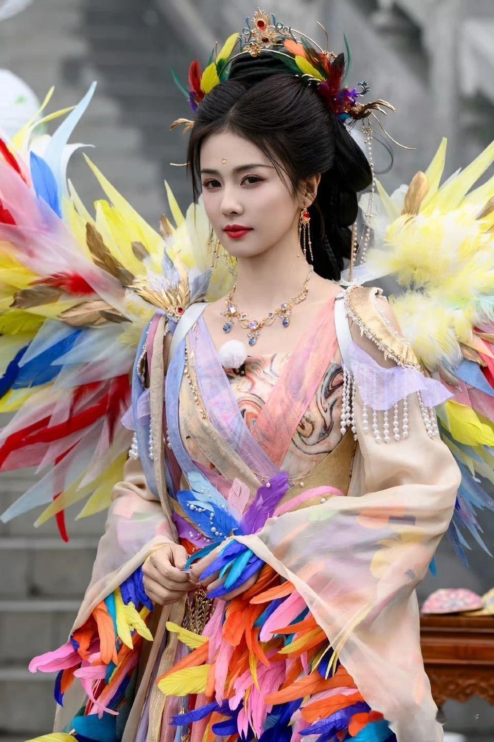 白鹿彩凤 这期奔跑吧在鹿鹿的家乡常州取景，主要传播道家文化，景点很有特征性，其中