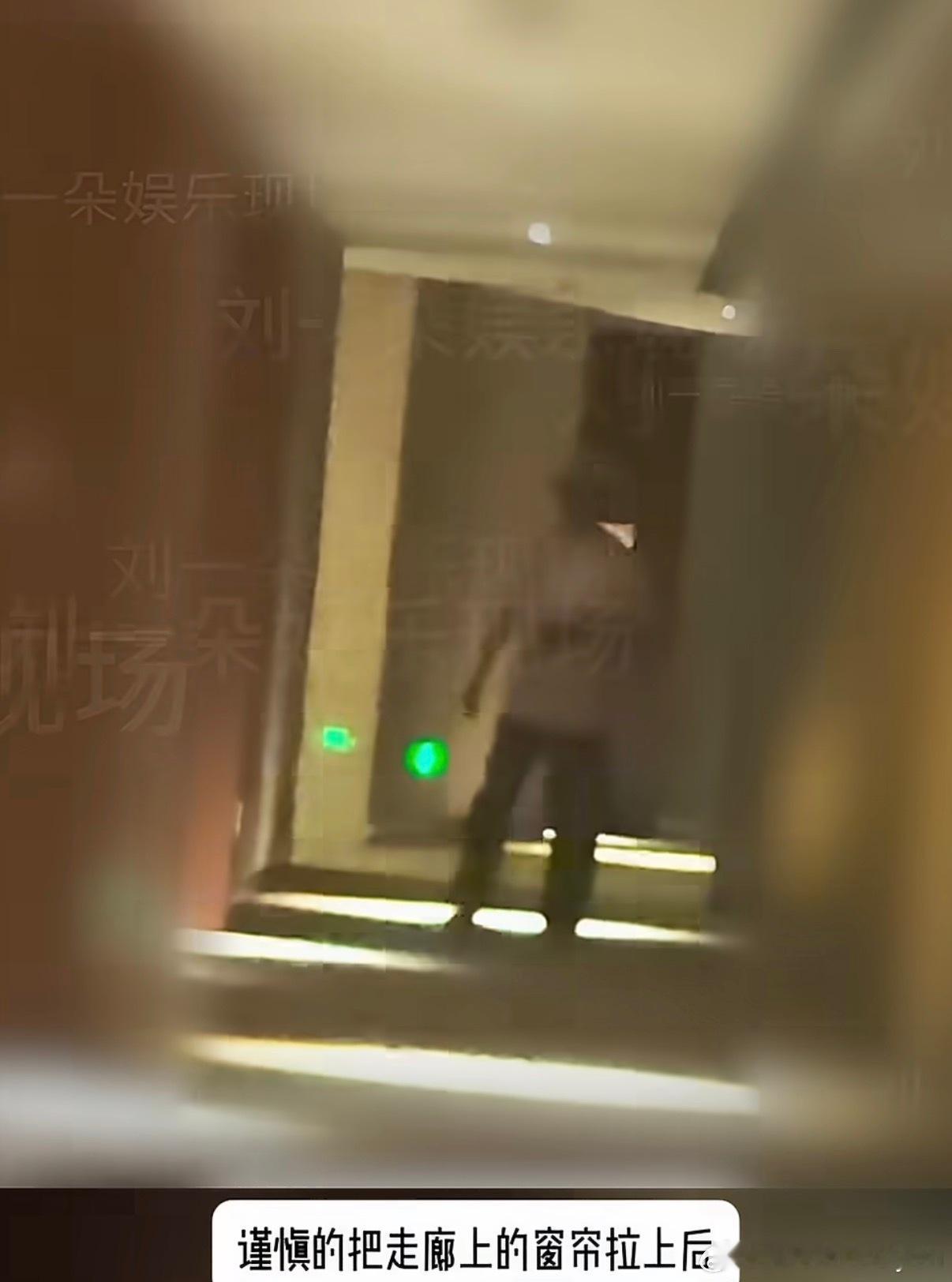 曝包贝尔出轨包贝尔和包文婧刚刚庆祝完21年相伴、二胎才一岁多，如今却曝出从晚上到
