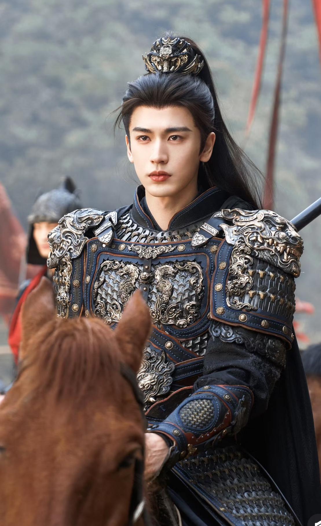 张凌赫这次失算了 他做梦也没有想到 当年痛批的“面瘫鲜肉”标签 如今竟贴在了自己