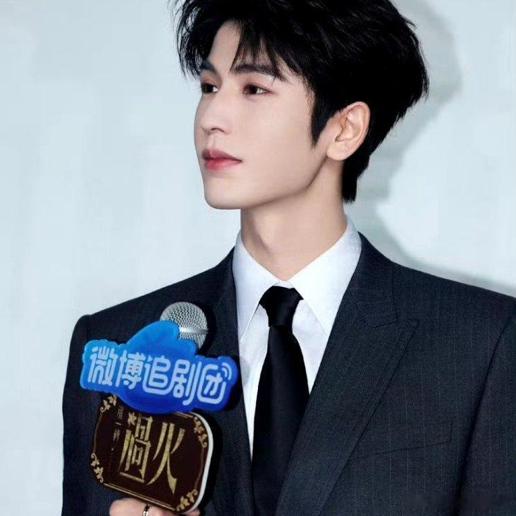 张凌赫这一秒过火追剧团状态张凌赫慕容清峄下班张凌赫帅哥下班 慕容清峄接着上班!!