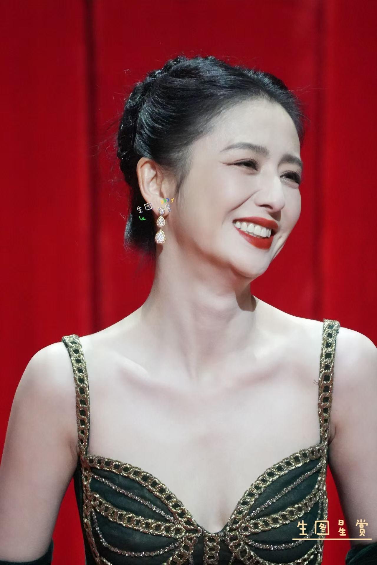 佟丽娅有种国泰民安的美，端庄大气