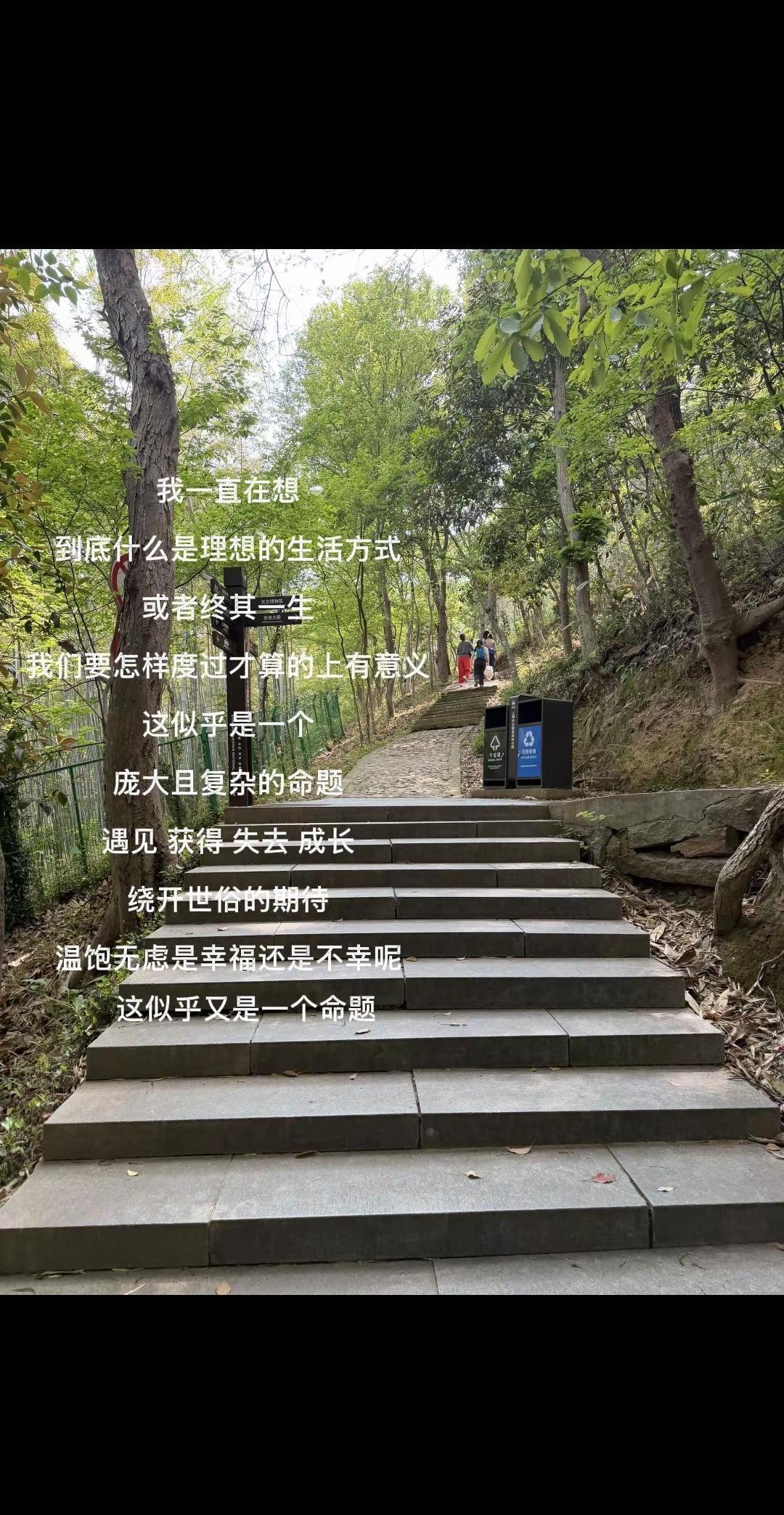 最近一直在纠结一个问题：谈恋爱 到底要不要公开啊？总有点担心，要是公开了，最后却