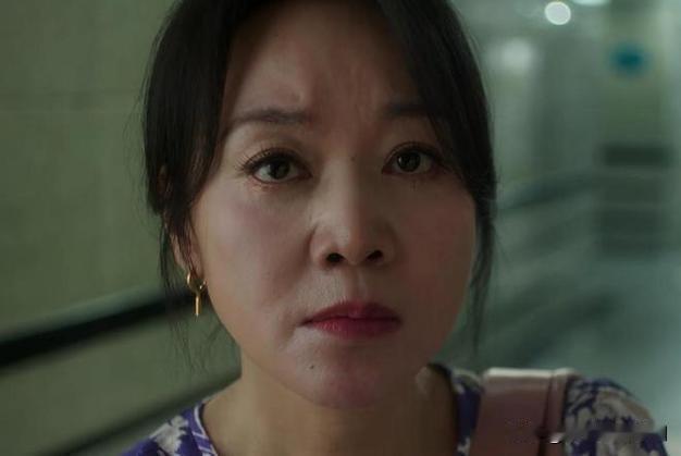 12月22日晚，闫妮新剧《奇迹》在央视一套黄金档首播，开篇单元《闯南关》聚焦深圳