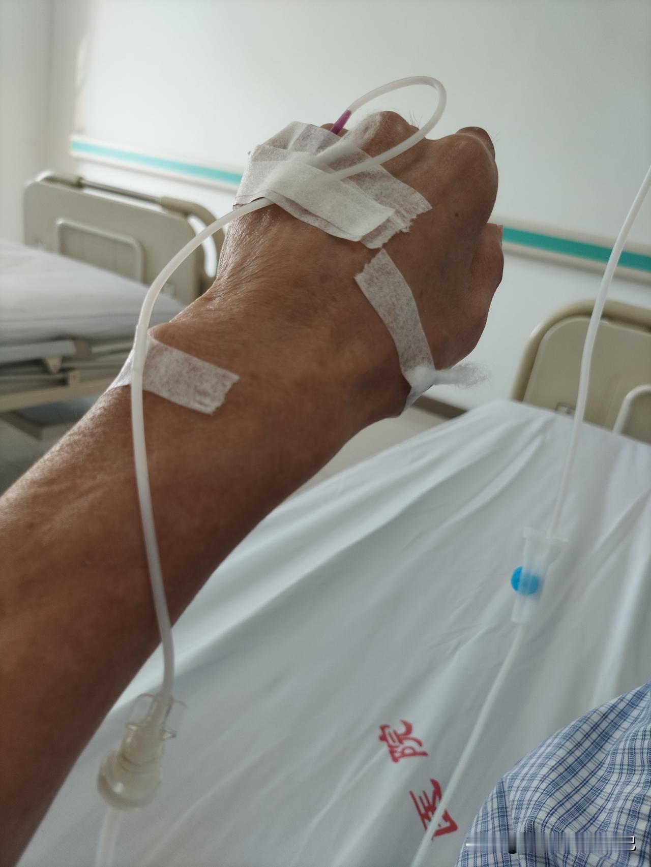 【打针不疼，一遍就成，是护士的最高境界。】

刚才打针的时候，第一个护士打了两次