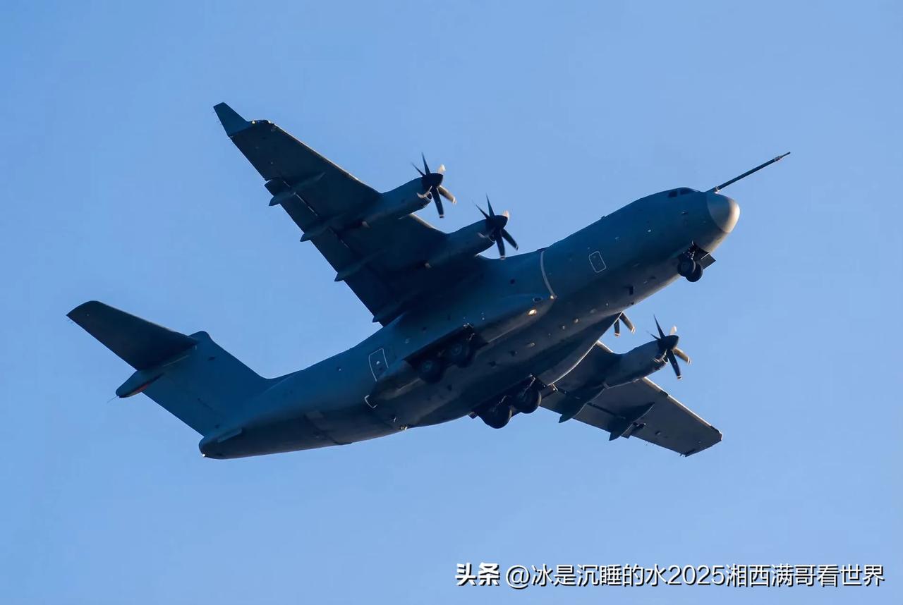 这是什么飞机？鳖版A-400M？传说中的运30？航展看过模型，用的是国产新一代的