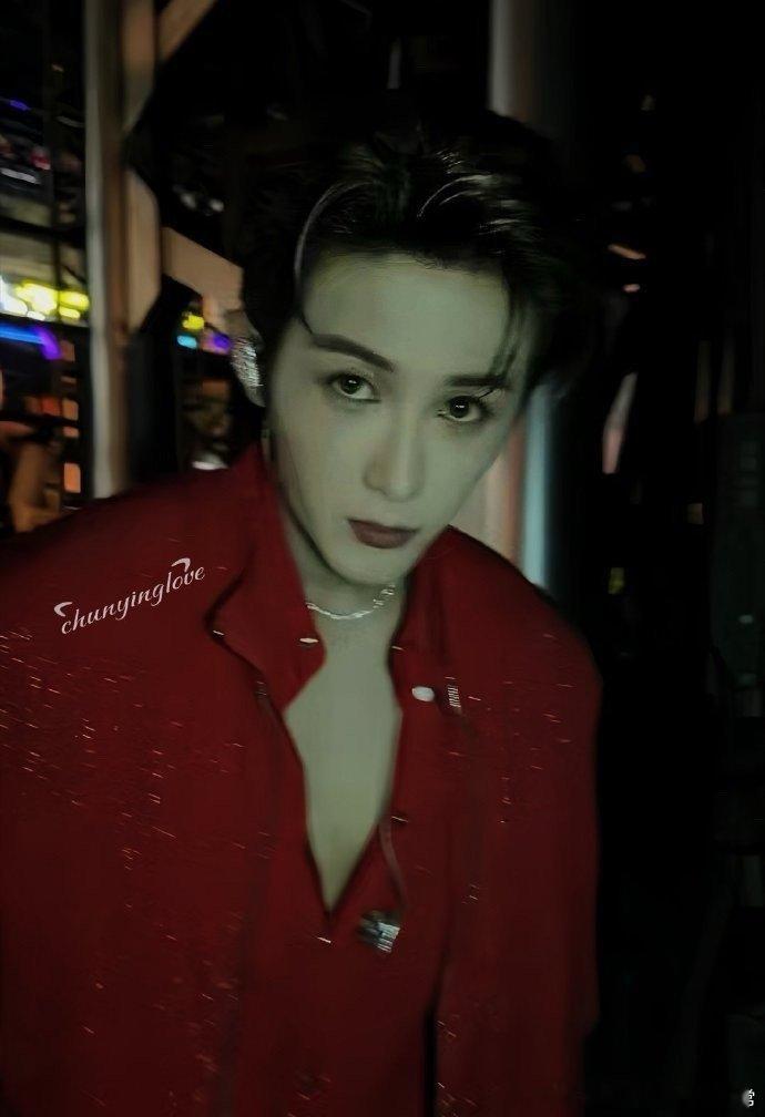 看檀健次我也紧张了檀健次的舞台表现力简直太绝了，实力和颜值并存的舞台真的百看不厌