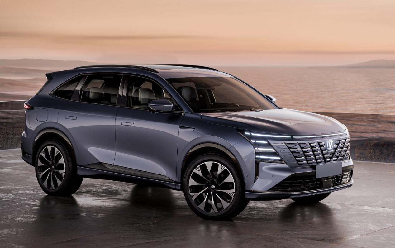长安CS75PLUS和哈弗H6，这两款相爱相杀大半辈子的国民级紧凑型SUV，相继