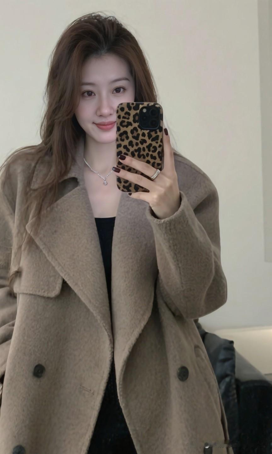 一段关系，
时间长短、年龄大小，
真的不是衡量深浅的唯一标尺。
关键在于，
你是