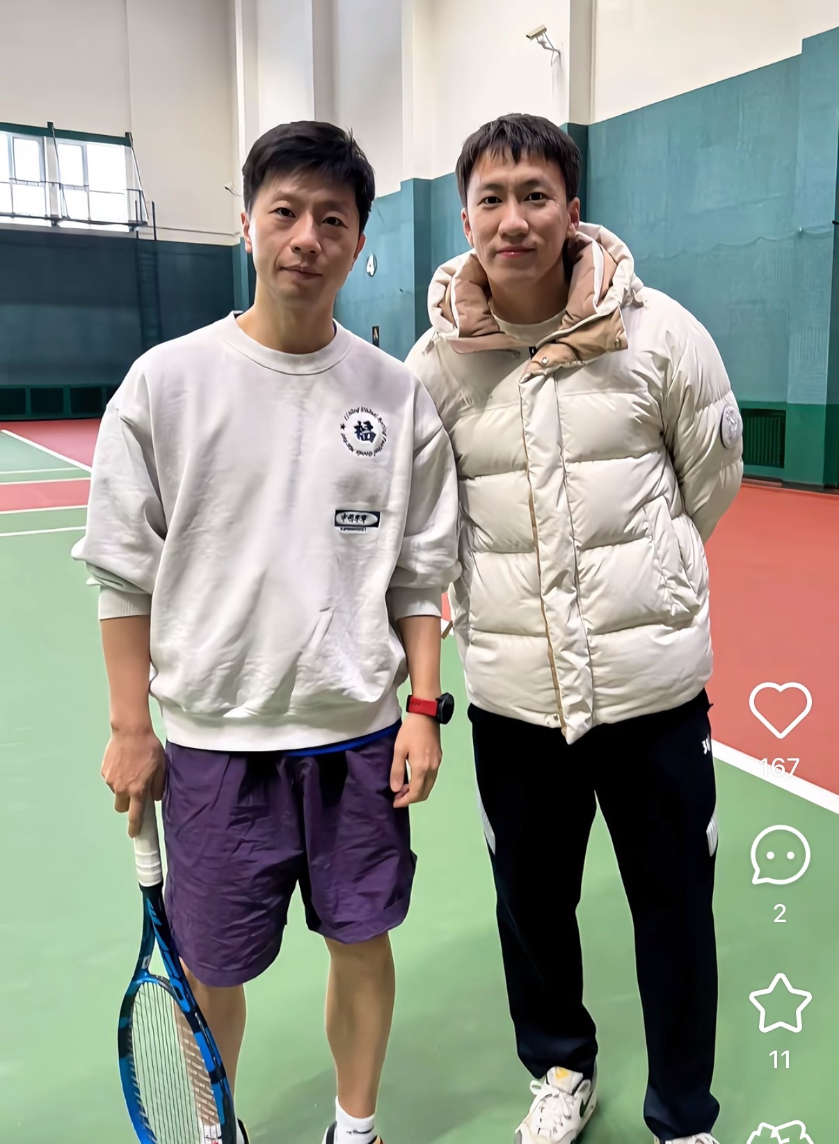 网球场上的龙队马龙去打网球了