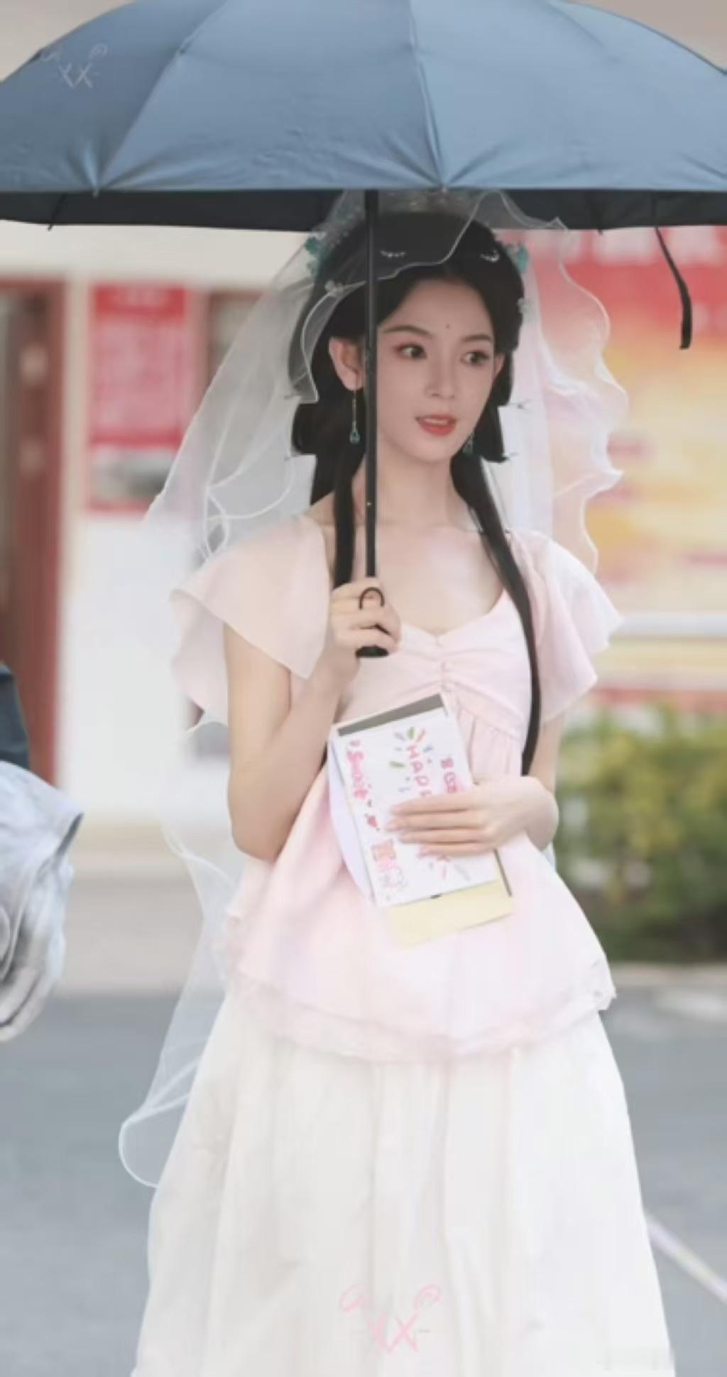 陈瑶李意迟我从此不敢看观音陈瑶李意迟从此观音在我心里有了实体眉眼之间皆是悲悯与温