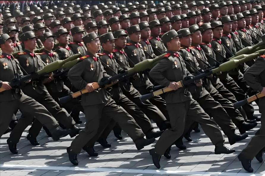 朝鲜那么落后，是如何能养起132万现役士兵的？
 
提起朝鲜的军队规模，很多人第
