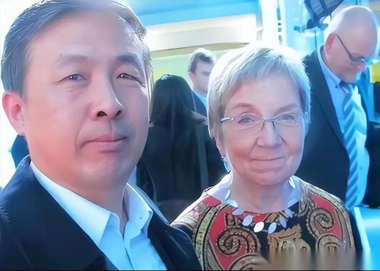 “晚一秒就万劫不复！中国该立刻向美国低头，交出发展权才能保命！” 很多人现在再回