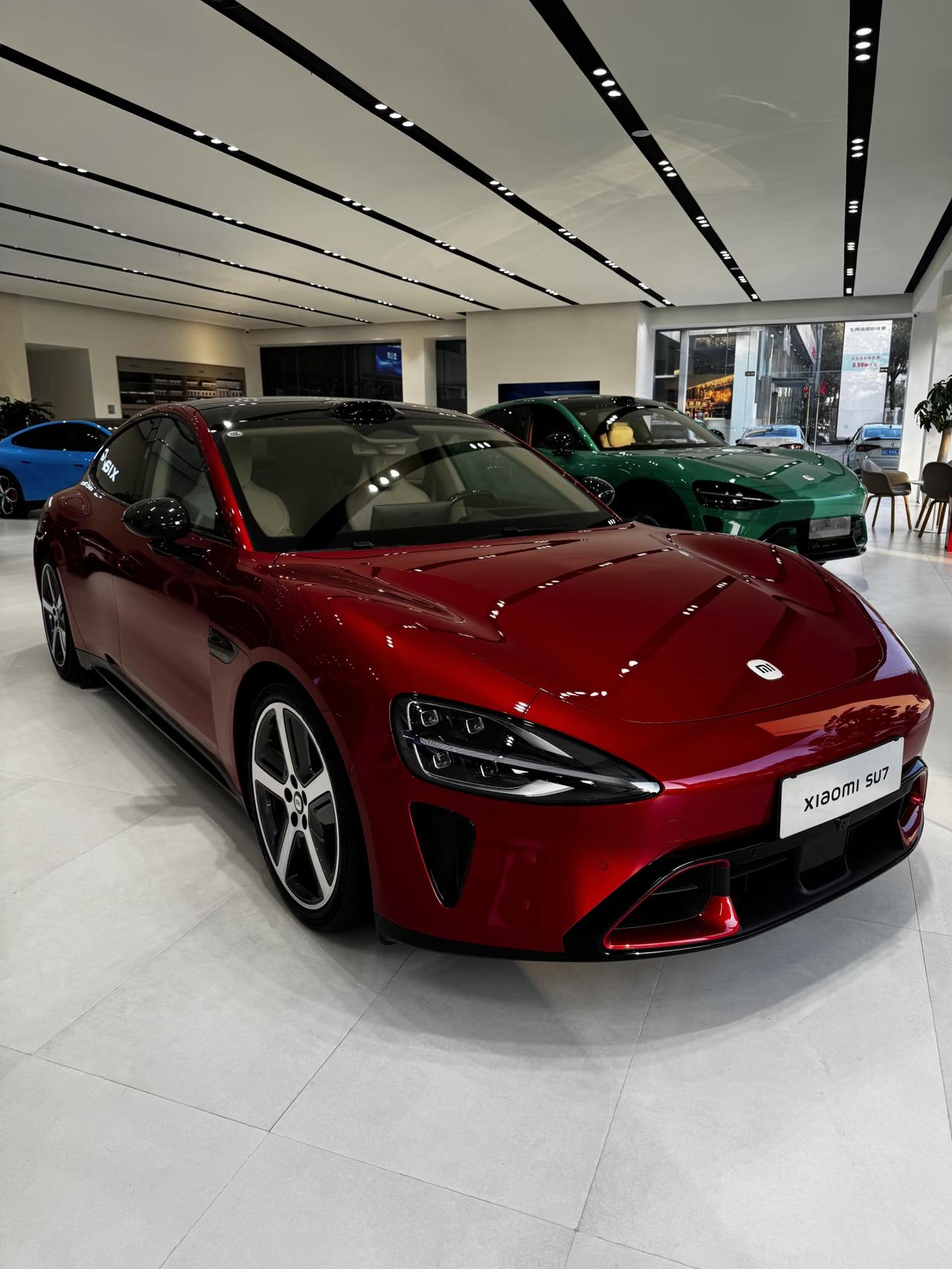 小米Su7这次换代，外观和内饰看起来没啥变化，但是其实这辆车从内在到一些细节，都